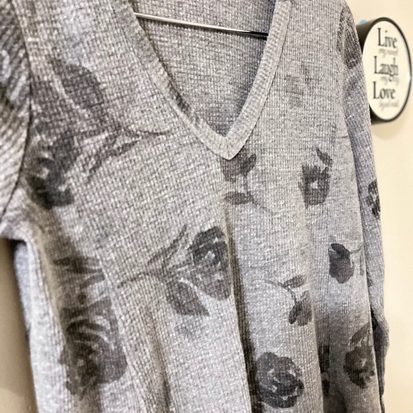 Anthropologie T.la V-Neck Longsleeves Top - Picture 4 of 10